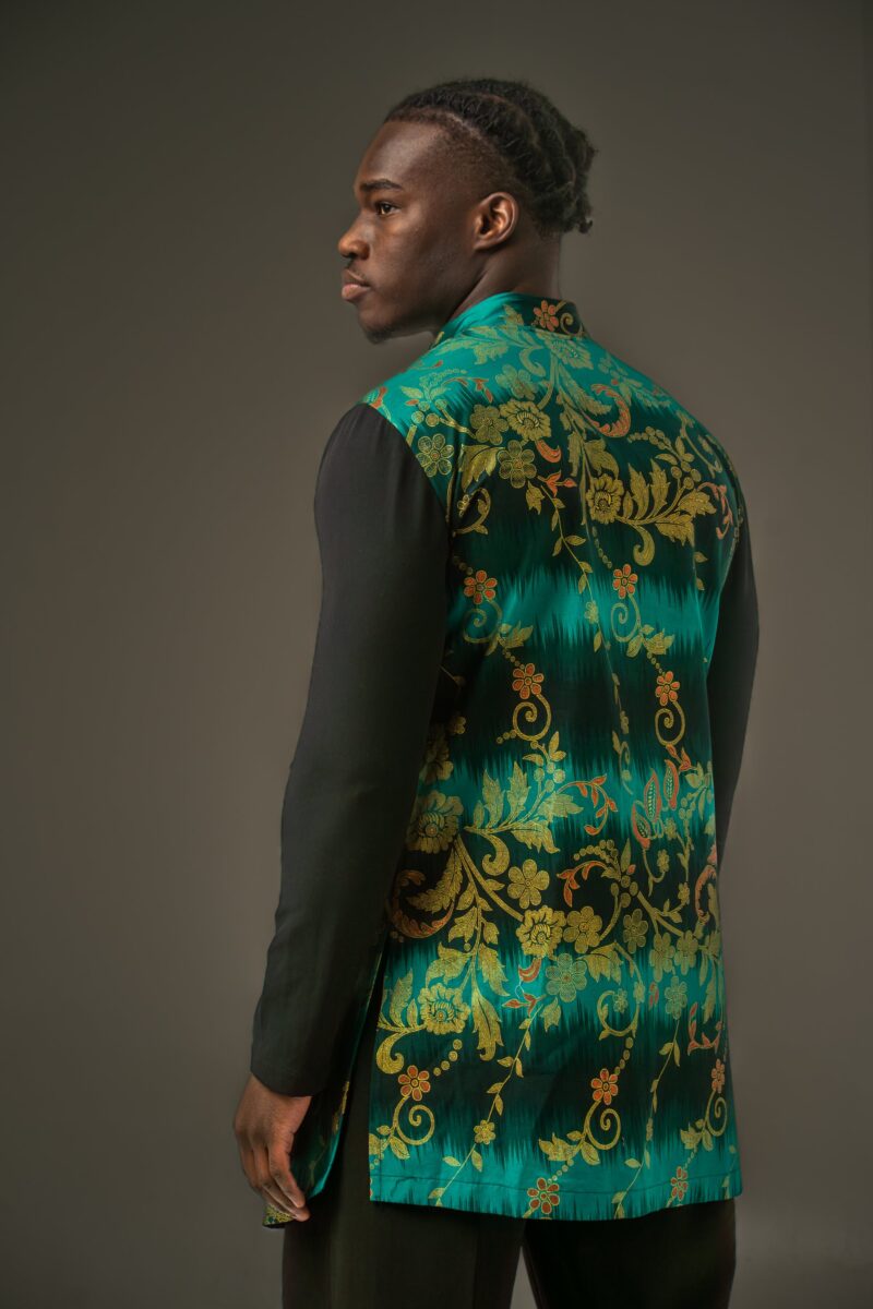 Chemise Asymétrique Noir & Vert Émeraude – Élégance Contemporaine