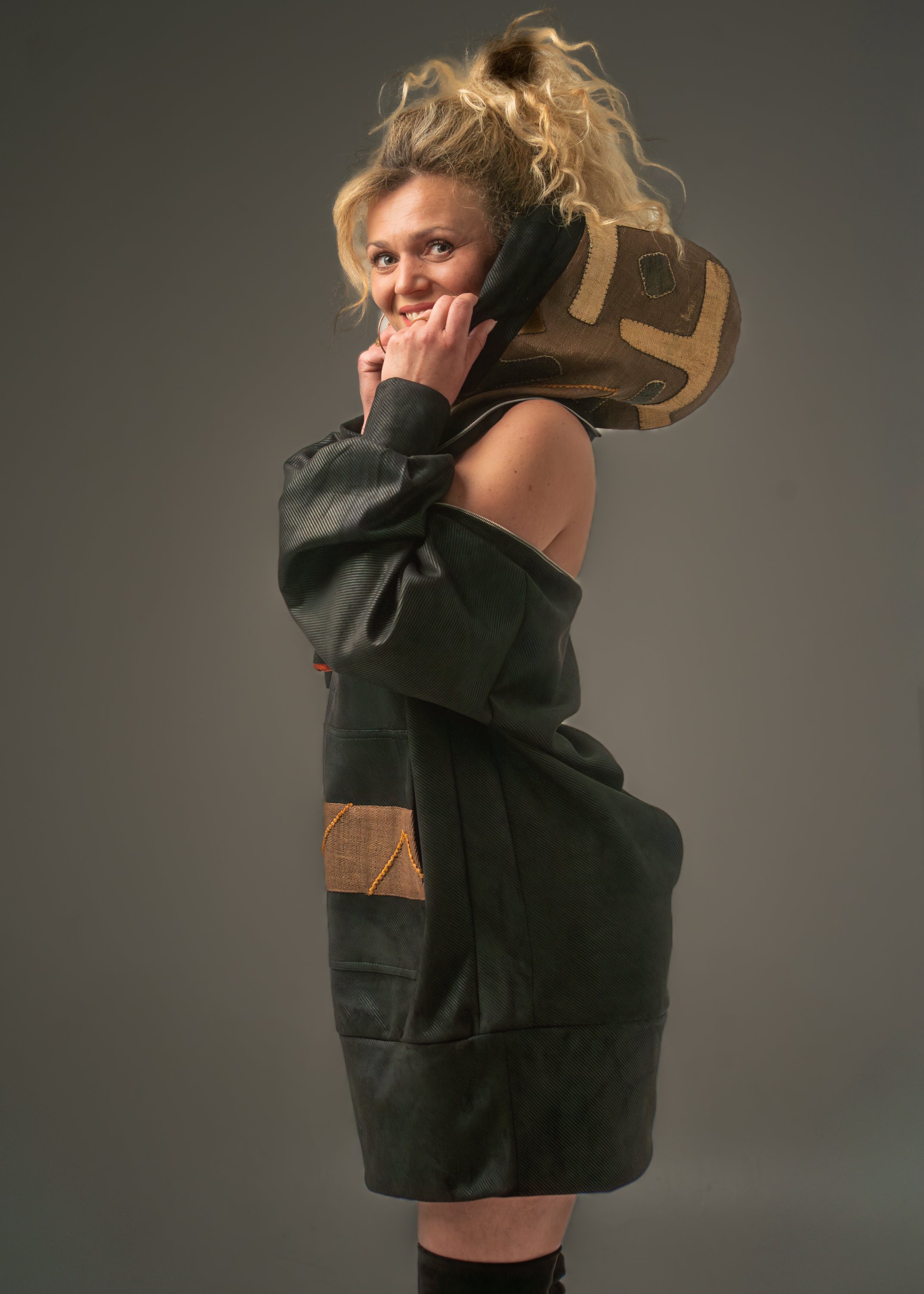 HOODIE OVERSIZE – RAW STATEMENT