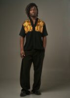 Chemise Kofi — Wax Kente & Crêpe Noir Sapin