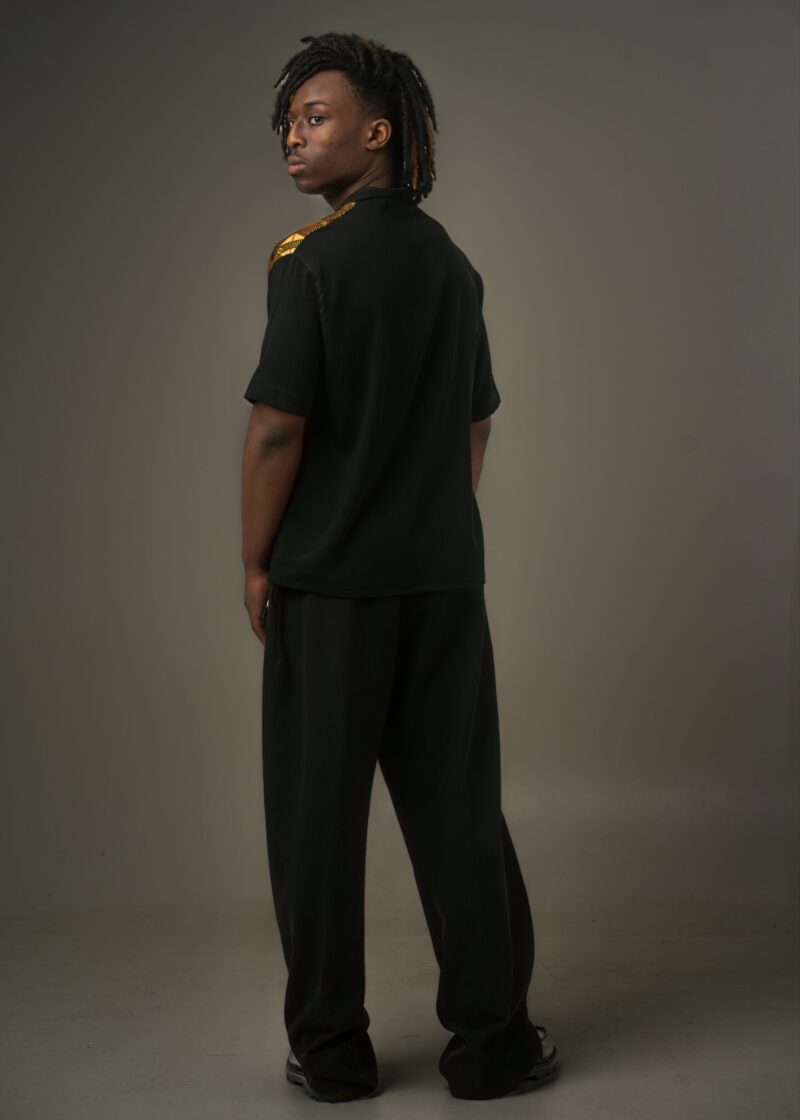 Chemise Kofi — Wax Kente & Crêpe Noir Sapin