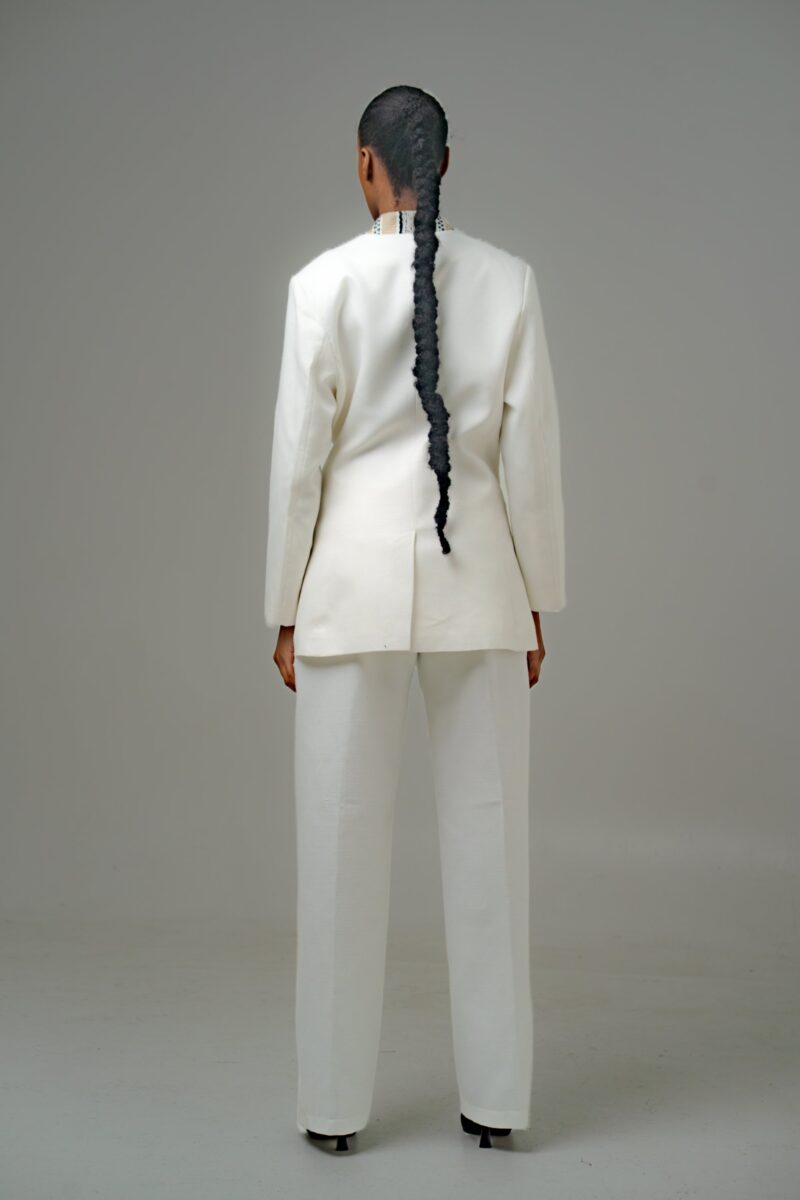 Blazer Femme · Tissu Tissé · Style Afro-Chic
MPENZA
« La beauté qui illumine »