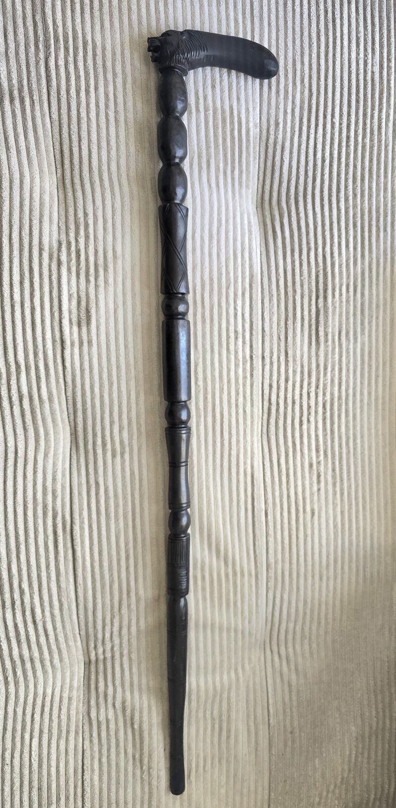 Canne bois noir du Kongo
"Nkosi" — Le Chef