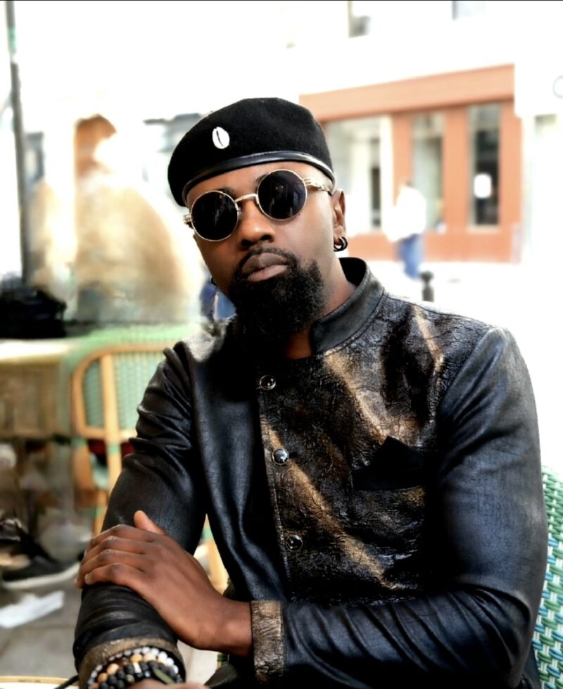 Béret Militaire Noir — Kamba
"lien" en swahili