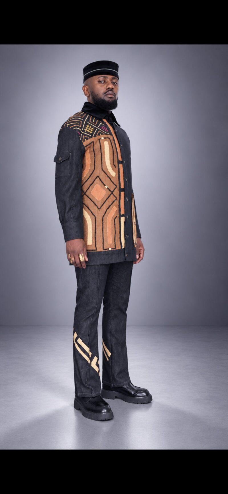 Veste en jean BOKONZI – Denim Noir & Raphia Kuba Congo Col Velours