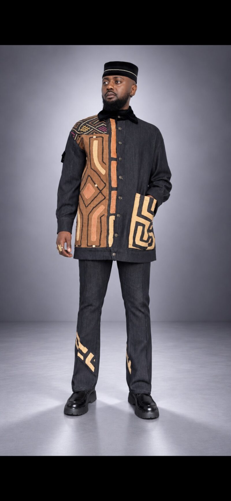 Veste en jean BOKONZI – Denim Noir & Raphia Kuba Congo Col Velours