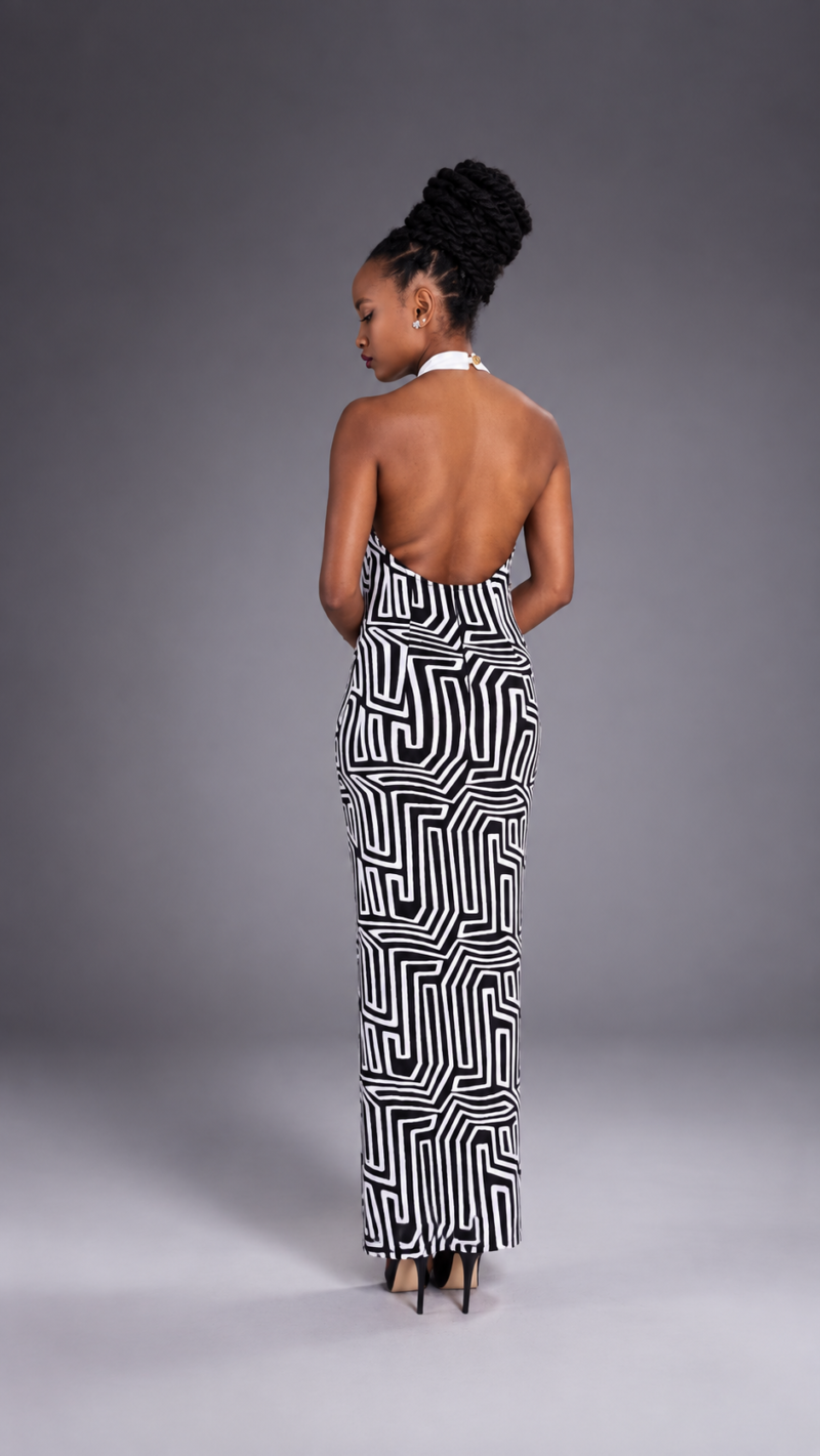 Robe Longue Dos Nu SANGA – Raphia Zèbre Noir & Blanc, Col Mao